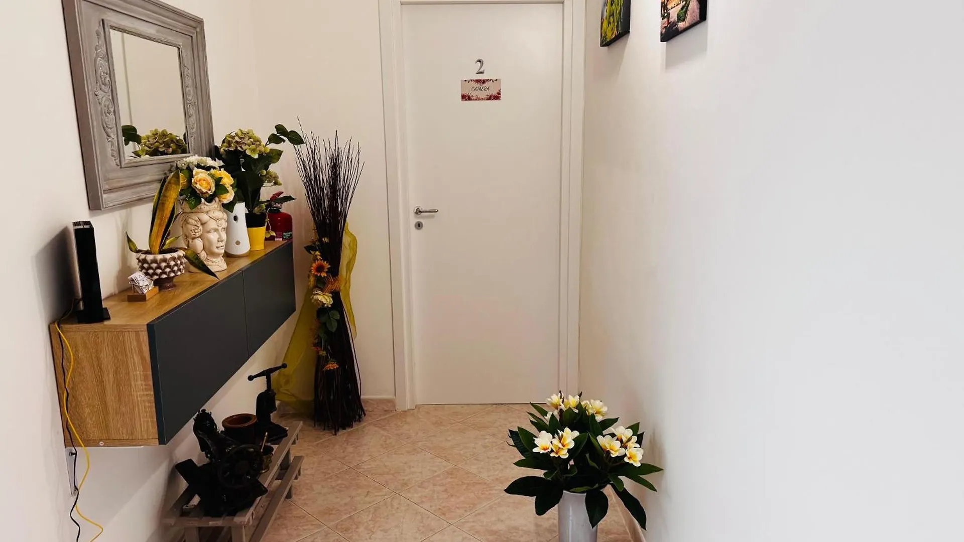 Pindemonte Pomelia Otel Palermo 0*,  İtalya