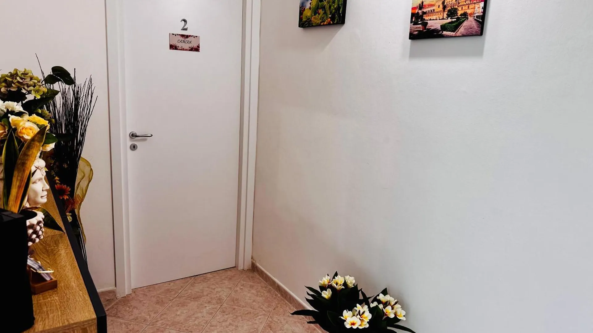 Pindemonte Pomelia Otel Palermo Konukevi