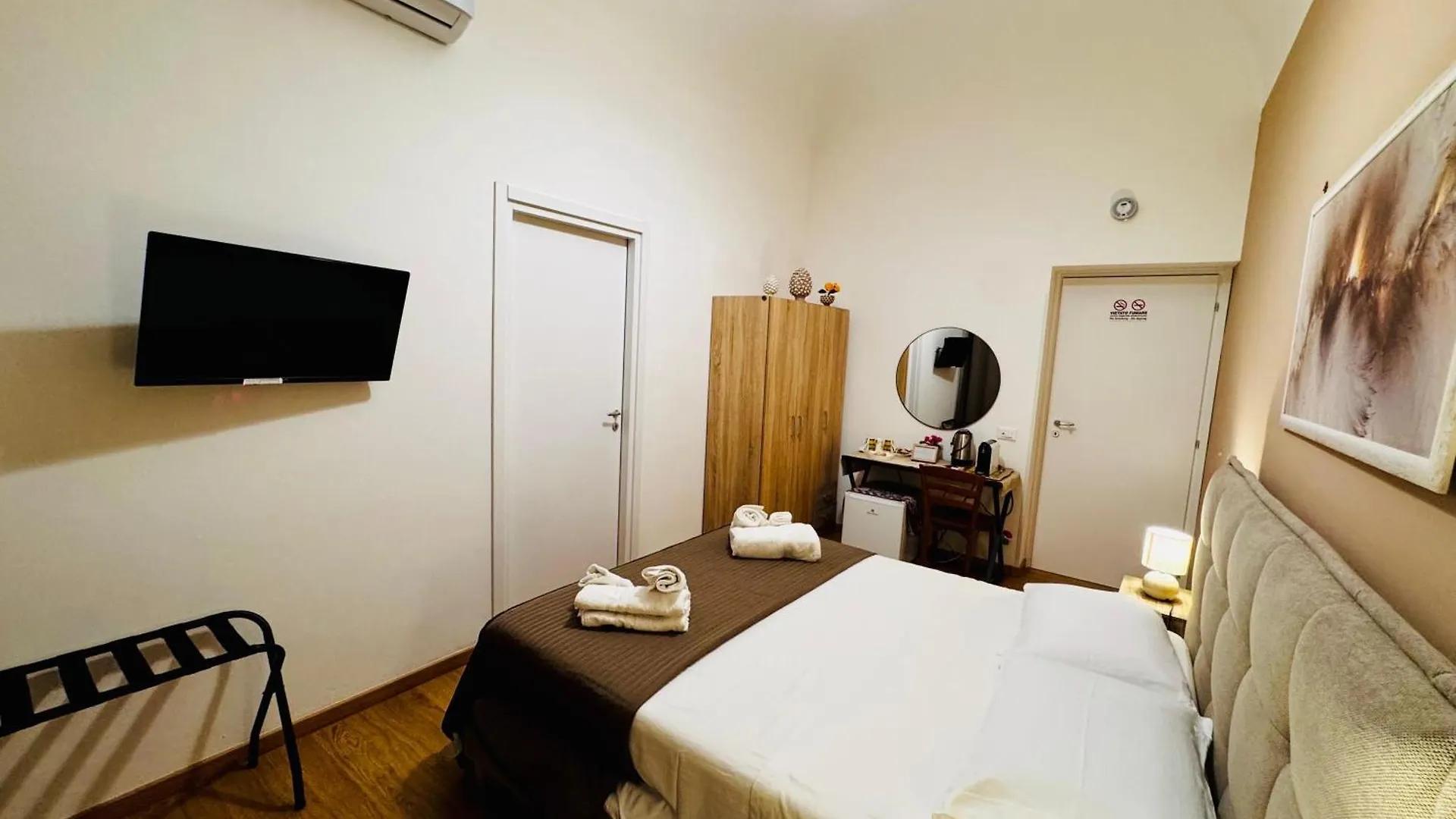 Konukevi Pindemonte Pomelia Otel Palermo İtalya