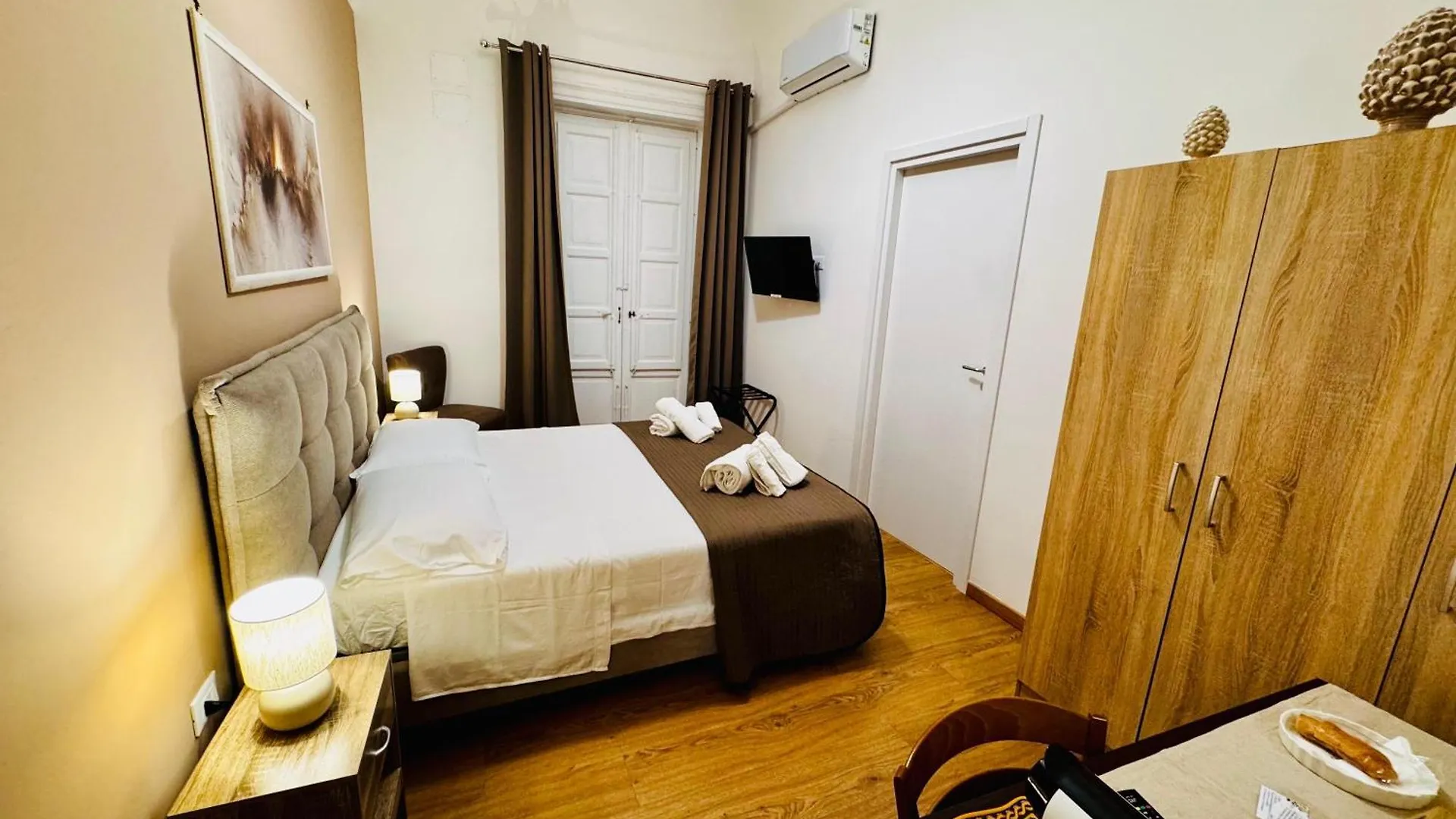 Pindemonte Pomelia Otel Palermo Konukevi